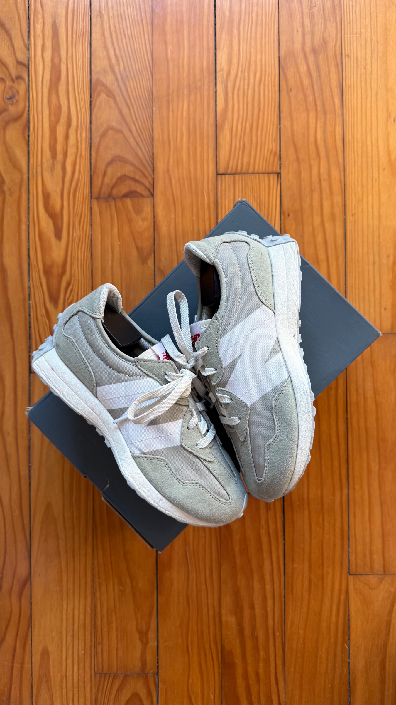 New Balance 327