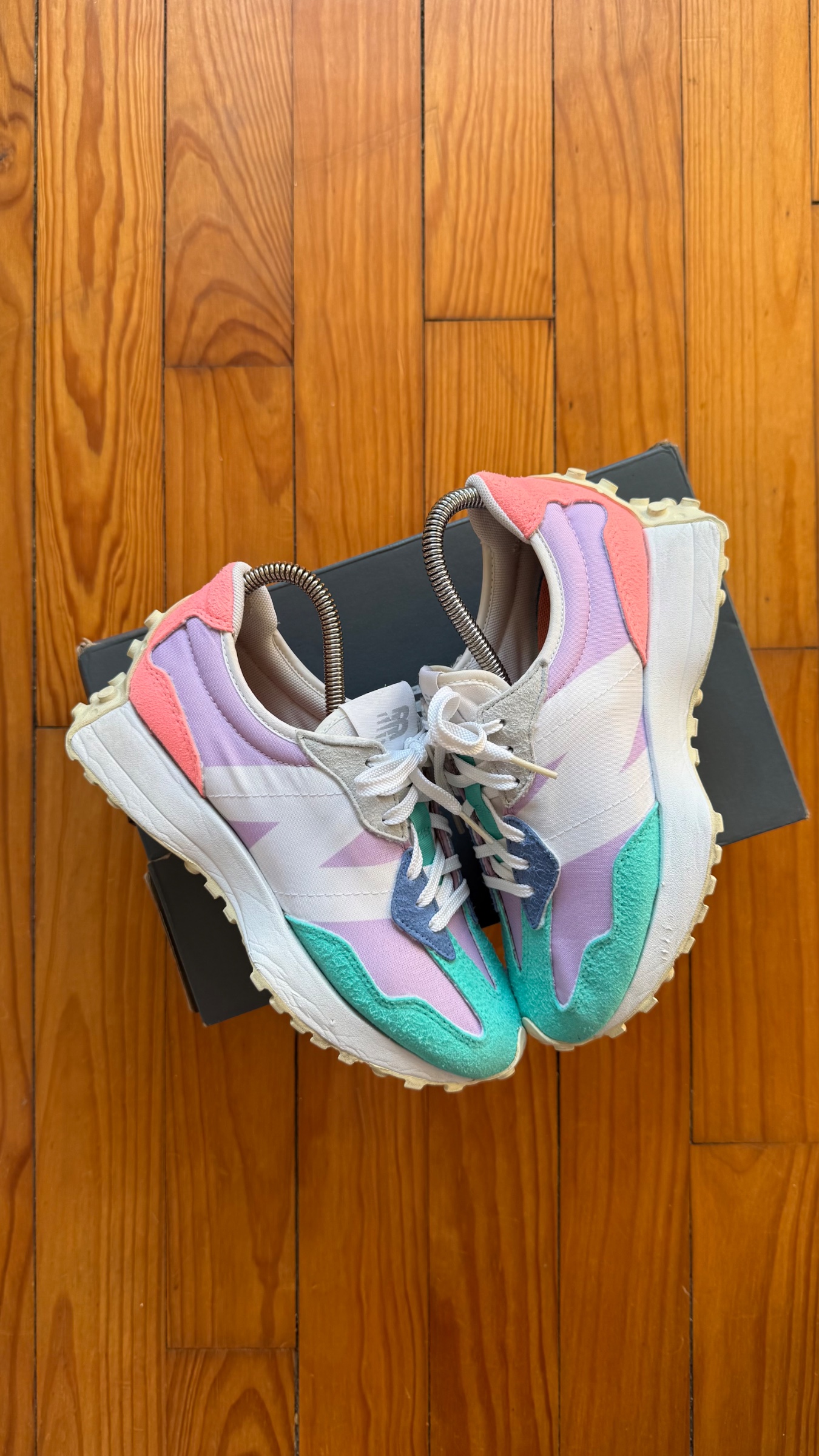 New Balance 327